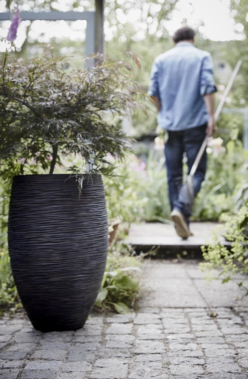 Capi Bloempot Hoog Nature Elegant Deluxe Rib NL - D38 X H58cm - Zwart 5 Capi Bloempot Hoog Nature Elegant Deluxe Rib NL - D38 X H58cm - Zwart - Afbeelding 3